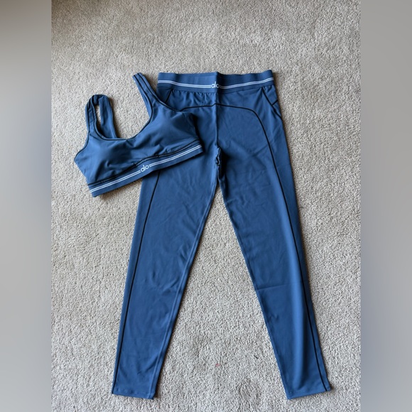 Alo Yoga Airbrush Heart Throb Set Bra and Legging Blue and White size xl - Picture 2 of 11